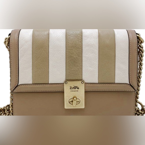 Coach Handbags - NWOT Coach Hutton Shoulder Bag with Color blocking